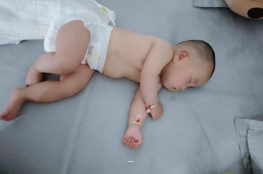 沁阳宝宝先长上牙还是下牙