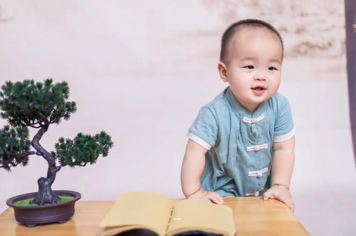沁阳六个月宝宝摇头正常吗